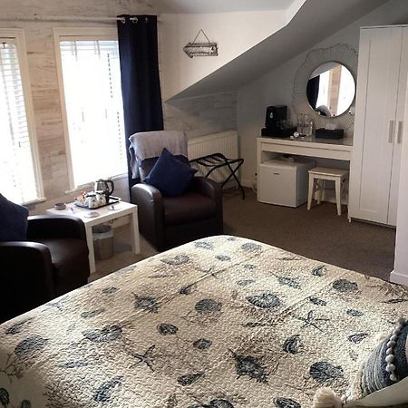 By The Seaside Bed and Breakfast Blackpool Exteriör bild