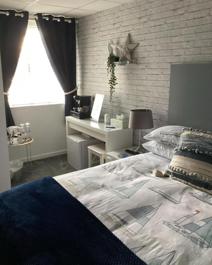 By The Seaside Bed and Breakfast Blackpool Exteriör bild