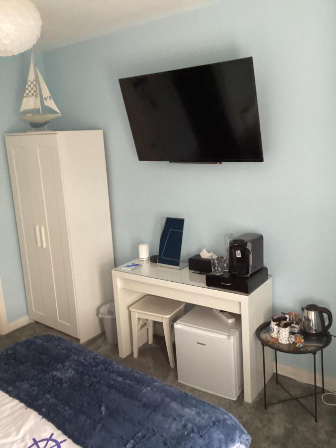 By The Seaside Bed and Breakfast Blackpool Exteriör bild