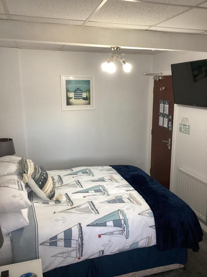 By The Seaside Bed and Breakfast Blackpool Exteriör bild