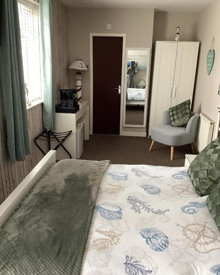 By The Seaside Bed and Breakfast Blackpool Exteriör bild