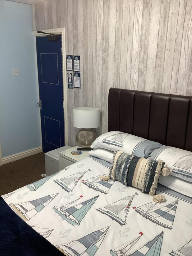 By The Seaside Bed and Breakfast Blackpool Exteriör bild