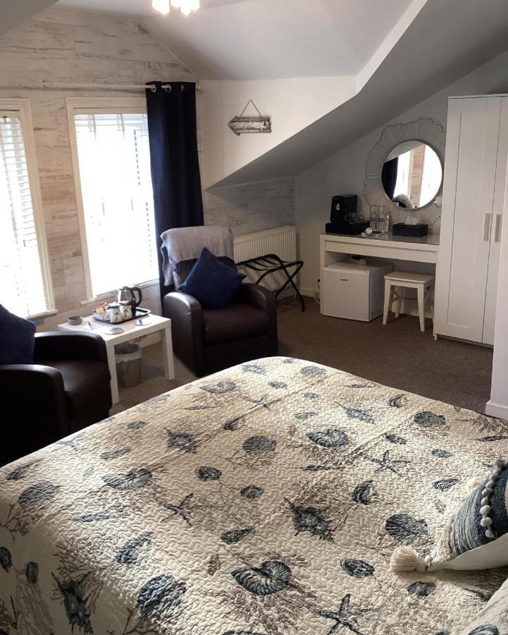 By The Seaside Bed and Breakfast Blackpool Exteriör bild