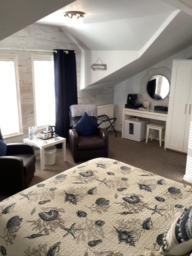 By The Seaside Bed and Breakfast Blackpool Exteriör bild