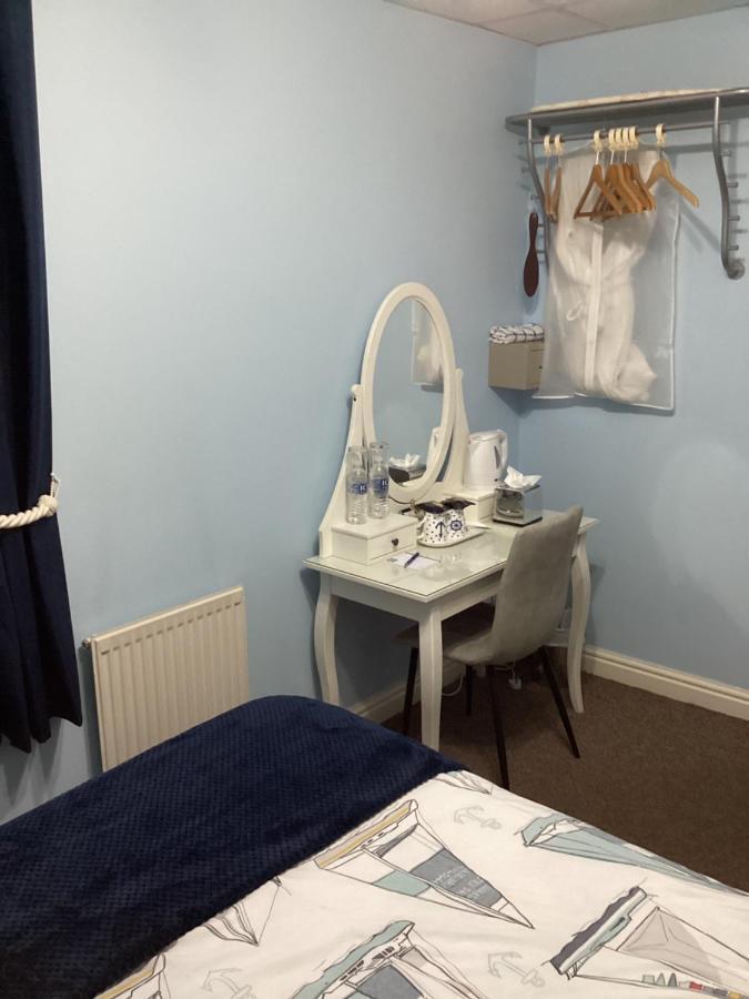 By The Seaside Bed and Breakfast Blackpool Exteriör bild