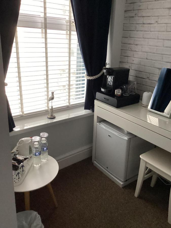 By The Seaside Bed and Breakfast Blackpool Exteriör bild
